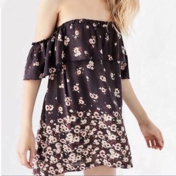 Kimchi Blue UO Urban Outfitters Off The Shoulders Floral Boho Mini Dress Medium - Picture 1 of 14